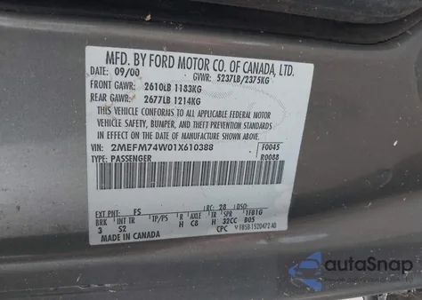 2001 Mercury Grand Marquis Gs z USA, uszkodzony, nr VIN 2MEFM74W01X610388